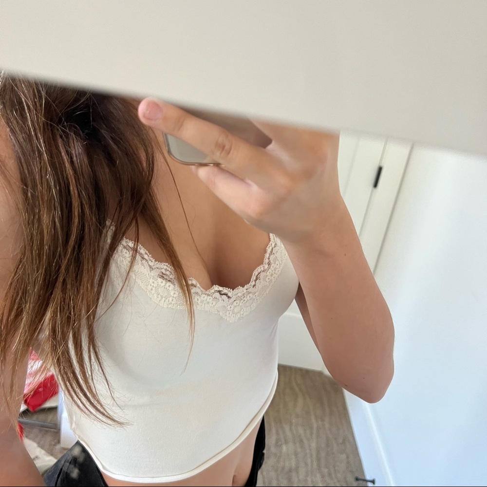 White Tank Top With Lace And Adjustable Straps